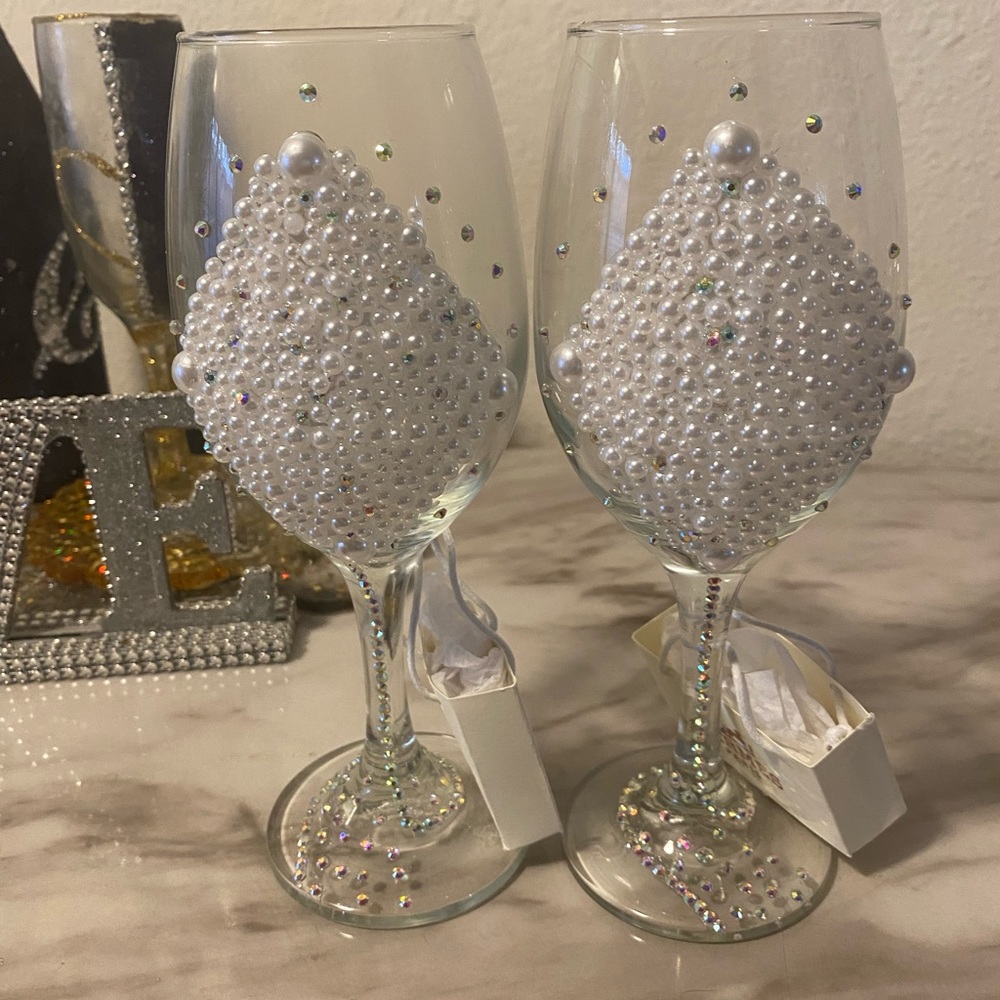 Pearl Wine glasses with cute bag attached 🛍